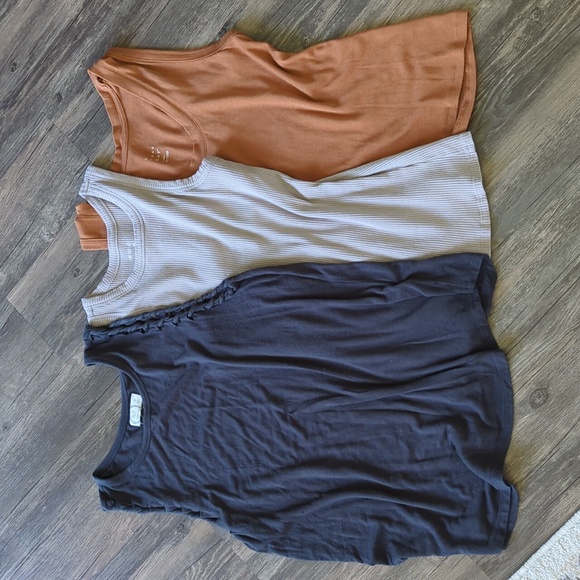 Tank top bundle - Picture 1 of 12